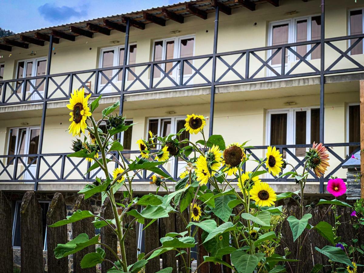 Family Hotel Kala Mestia Zewnętrze zdjęcie